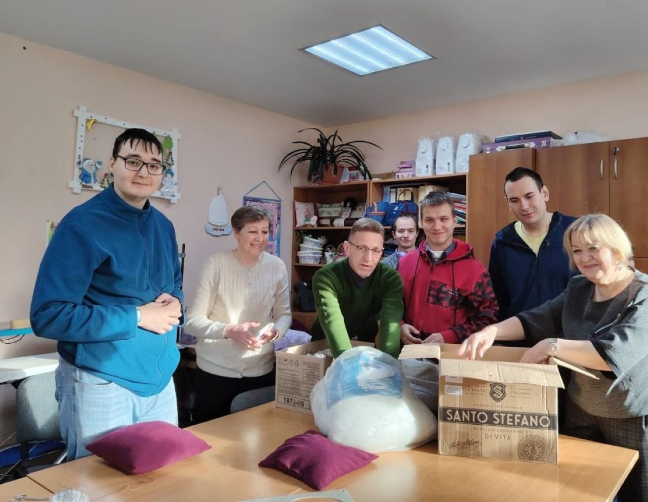 В Магадане продолжают собирать новогодние подарки для бойцов СВО