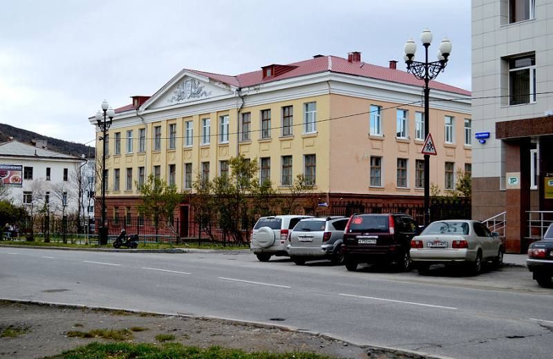 При поддержке Павла Безменова в магаданской школе №7 обновлена мебель в столовой