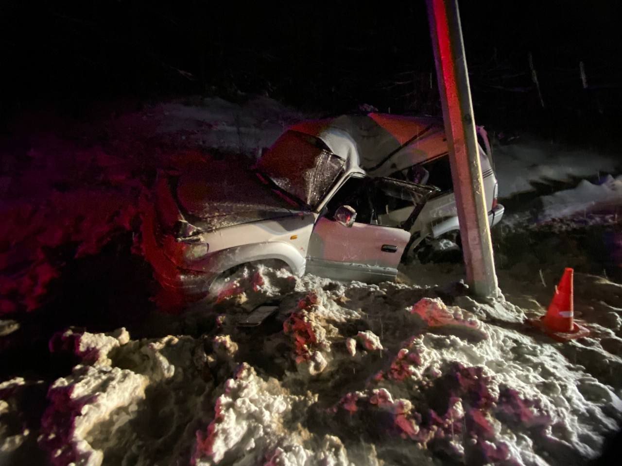 Нетрезвая магаданка выехала на трассу и влетела в фонарный столб