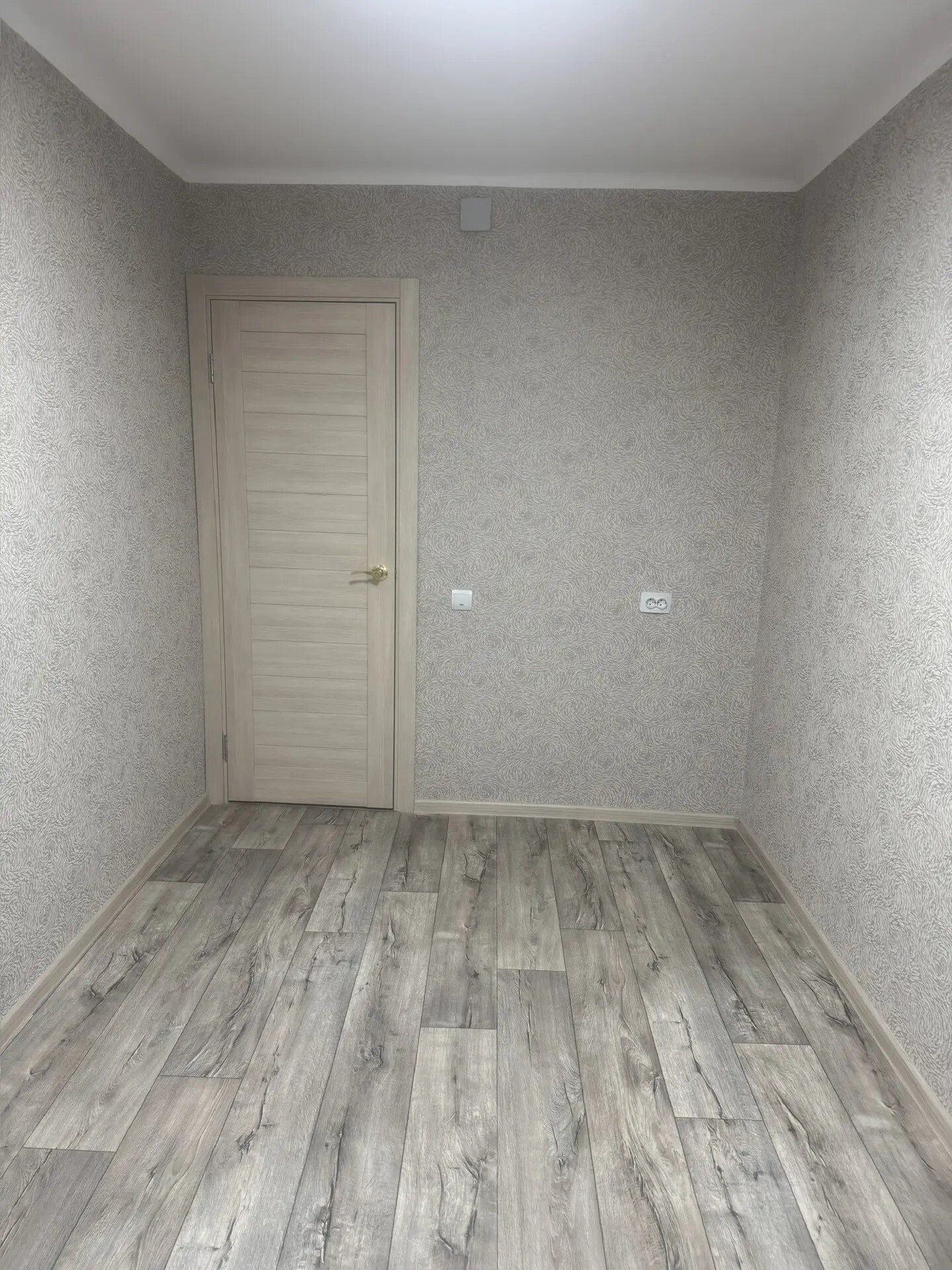 Сотрудники регионального минстроя приняли участие в работе комиссии по приемке квартир после капитального ремонта в поселке Стекольный