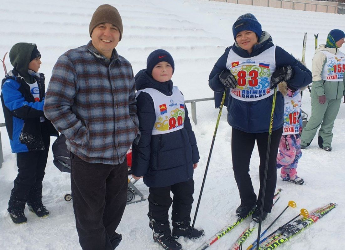 Семейные соревнования лыжников провели в Магадане Семейные соревнования лыжников провели в Магадане