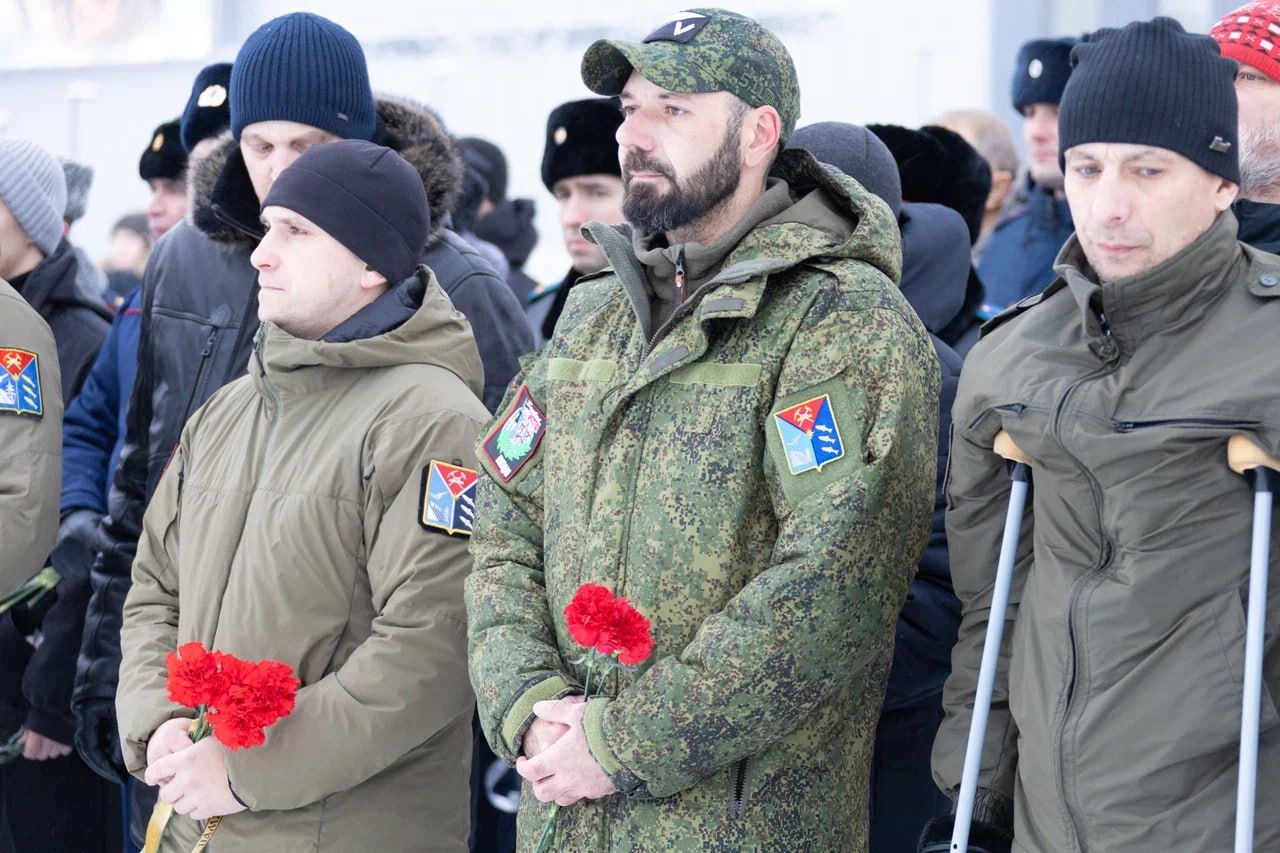 Магаданцы возложили цветы в память о Героях Отечества Магаданцы возложили цветы в память о Героях Отечества