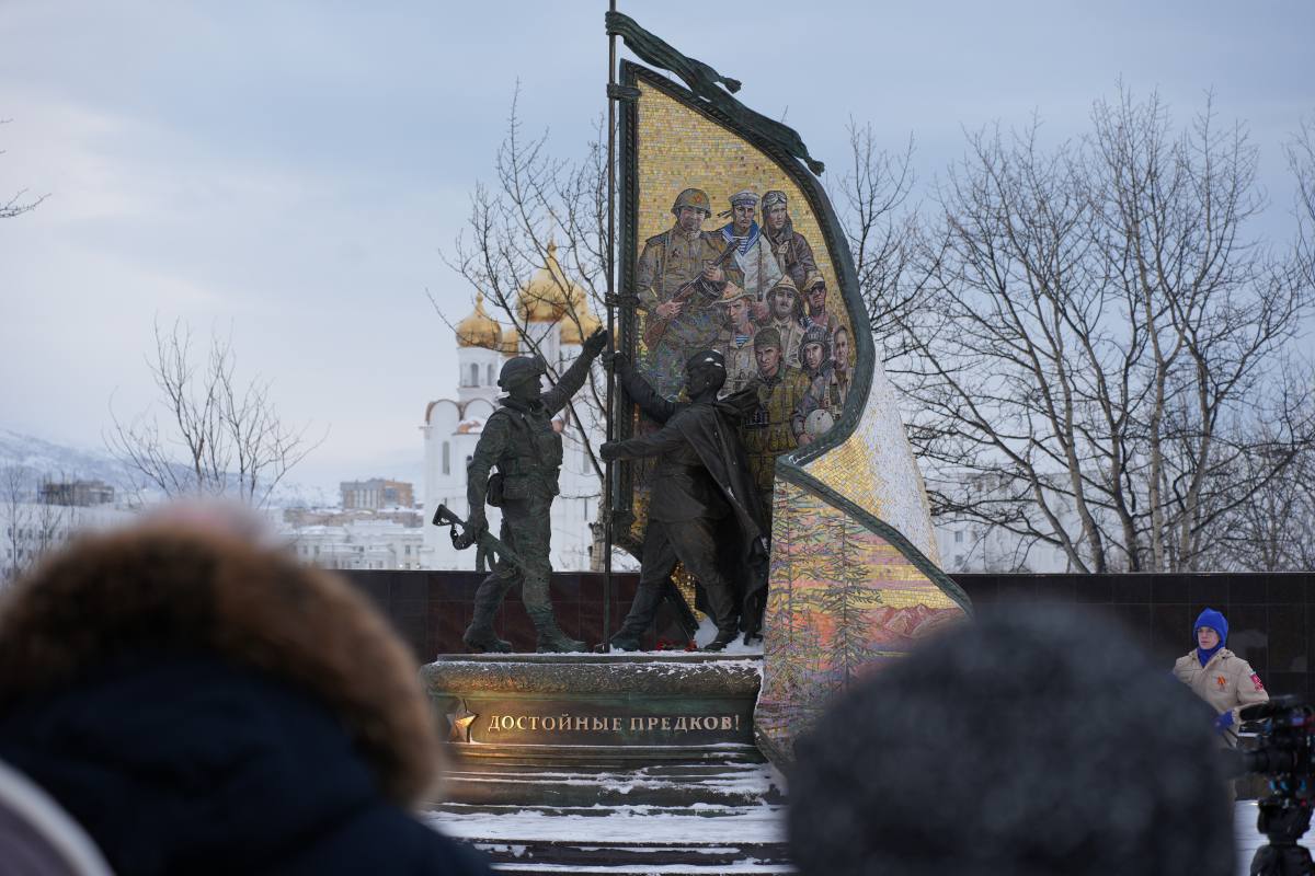 В Магадане полицейские и общественники приняли участие в торжественной церемонии, посвященной Дню Героев Отечества В Магадане полицейские и общественники приняли участие в торжественной церемонии, посвященной Дню Героев Отечества