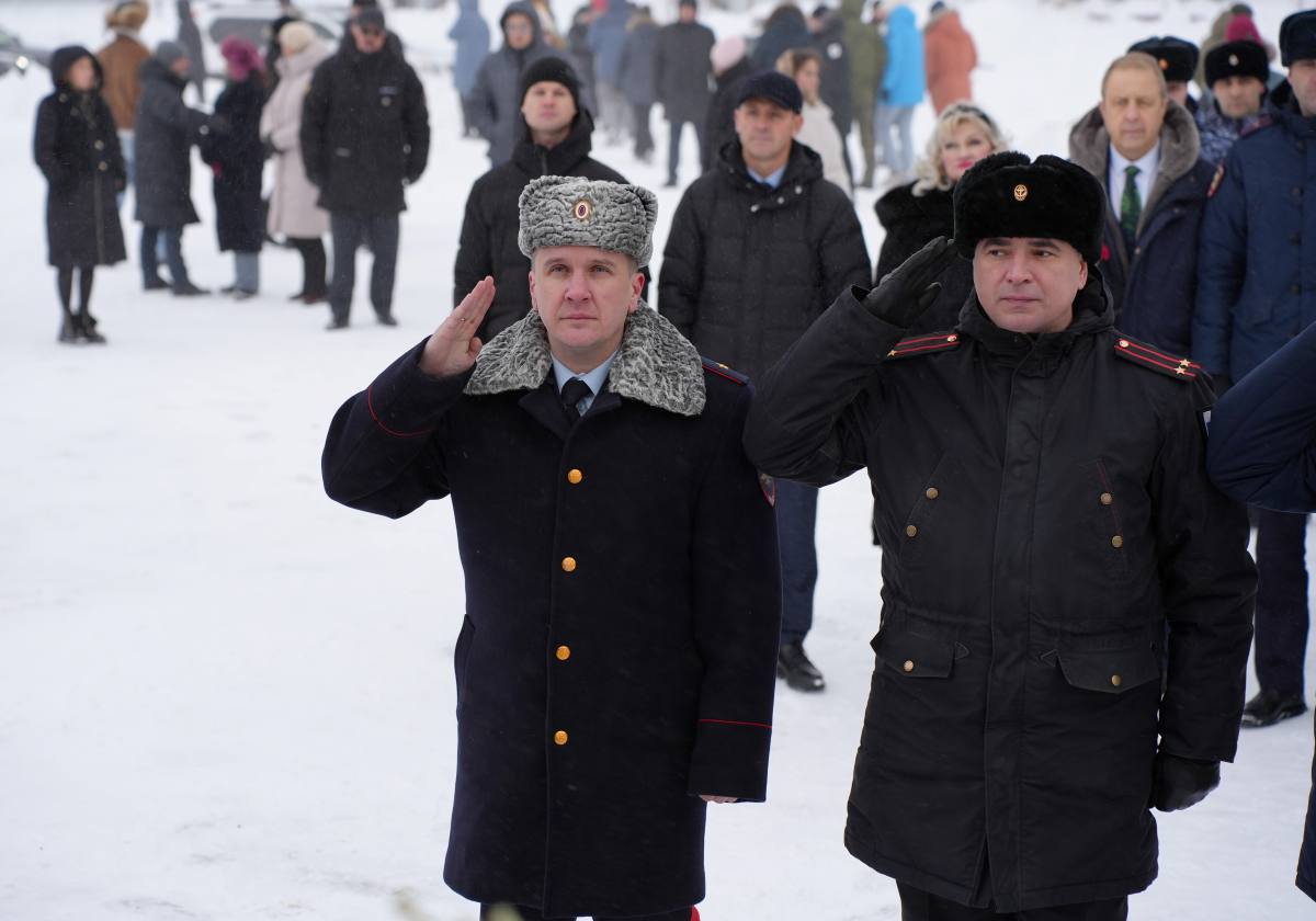 В Магадане полицейские и общественники приняли участие в торжественной церемонии, посвященной Дню Героев Отечества В Магадане полицейские и общественники приняли участие в торжественной церемонии, посвященной Дню Героев Отечества