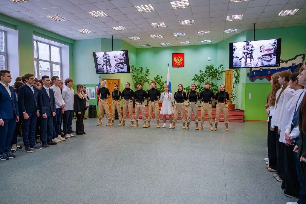 В Гимназии № 13 имени Героя России Ивана Кабанова прошла торжественная памятная линейка В Гимназии № 13 имени Героя России Ивана Кабанова прошла торжественная памятная линейка