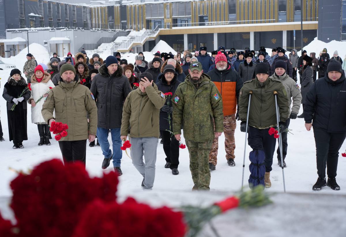 В Магадане полицейские и общественники приняли участие в торжественной церемонии, посвященной Дню Героев Отечества В Магадане полицейские и общественники приняли участие в торжественной церемонии, посвященной Дню Героев Отечества