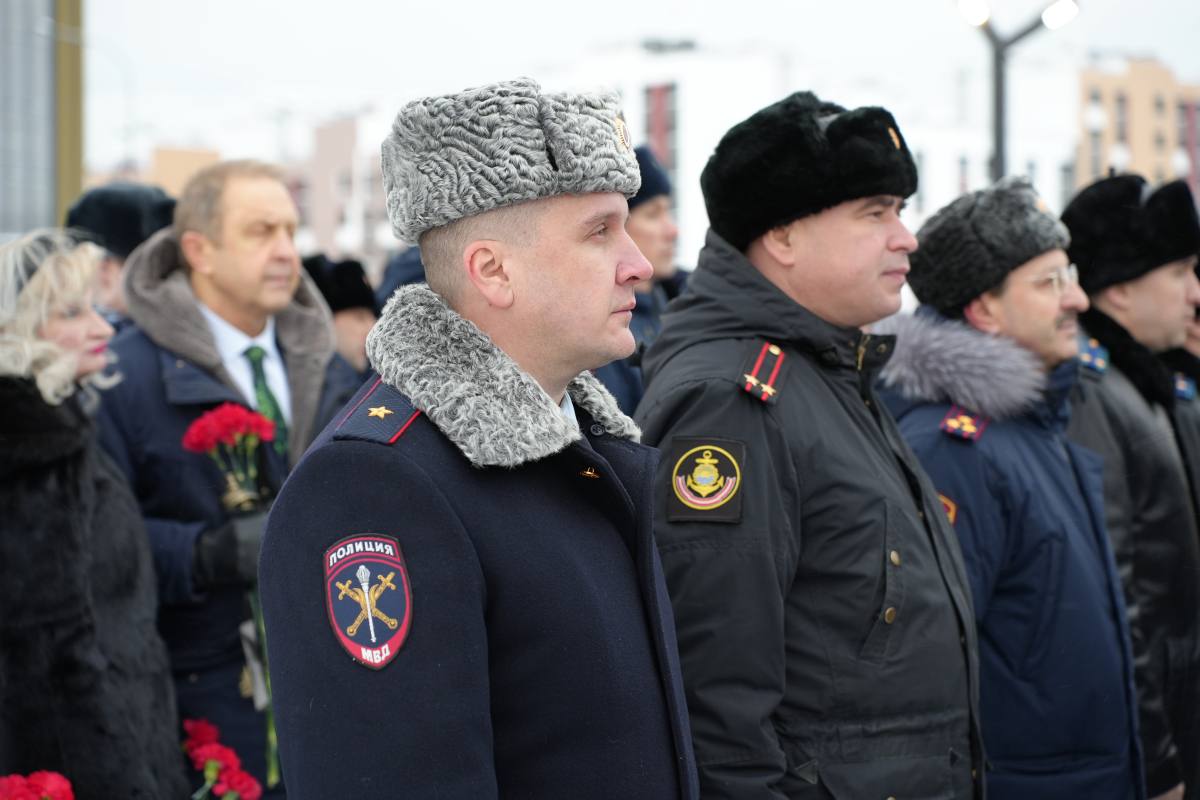 В Магадане полицейские и общественники приняли участие в торжественной церемонии, посвященной Дню Героев Отечества В Магадане полицейские и общественники приняли участие в торжественной церемонии, посвященной Дню Героев Отечества