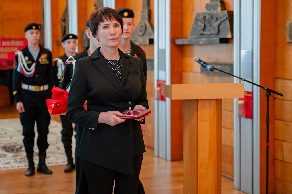 В Магадане вручили награды семьям бойцов, погибших при исполнении воинского долга в ходе специальной военной операции В Магадане вручили награды семьям бойцов, погибших при исполнении воинского долга в ходе специальной военной операции