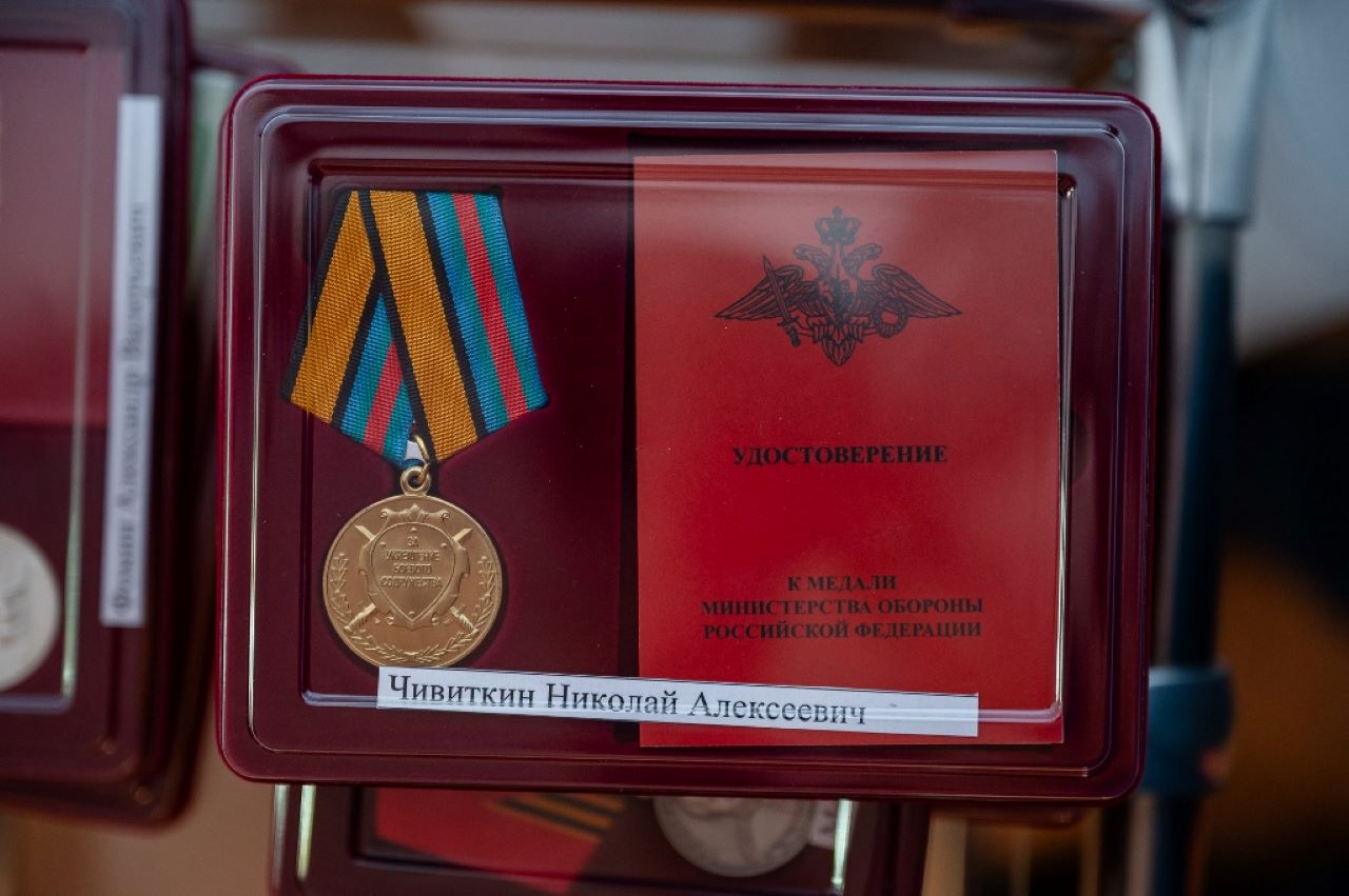 Ордена и медали передали семьям павших героев Отечества в Магадане Ордена и медали передали семьям павших героев Отечества в Магадане