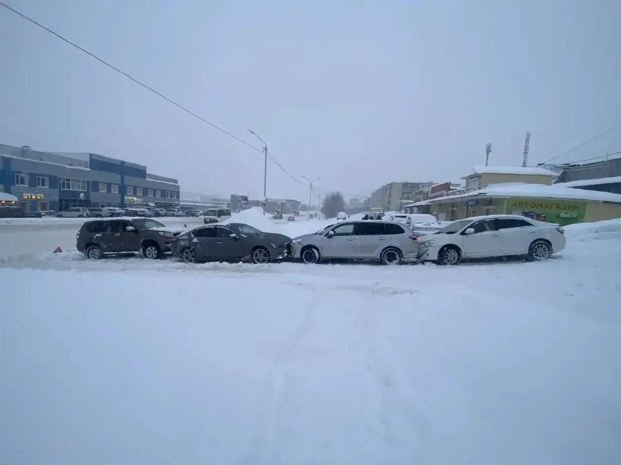 Сотрудники Госавтоинспекции Магаданской области