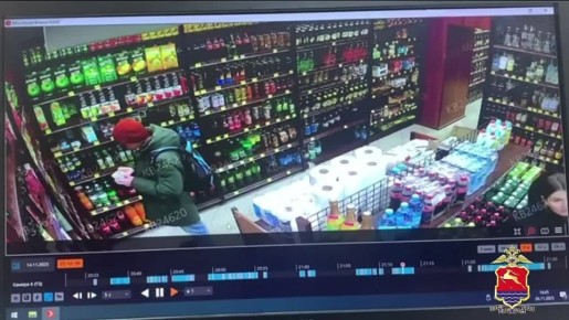 123. Полицейские Отдела МВД России по городу Магадану просят оказать помощь в установлении личности гражданина, который подозревается в совершении кражи денежных средств