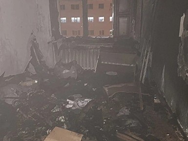 Ребенка и женщину-инвалида спасали из горящей пятиэтажки в Омсукчане