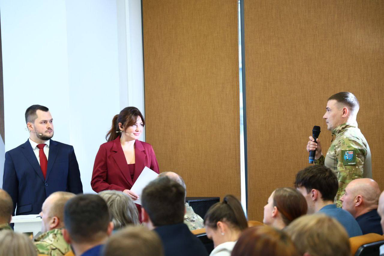 Сергей Носов: Провел прямую линию, ответил на вопросы колымчан: участников спецоперации, общественников, журналистов Сергей Носов: Провел прямую линию, ответил на вопросы колымчан: участников спецоперации, общественников, журналистов