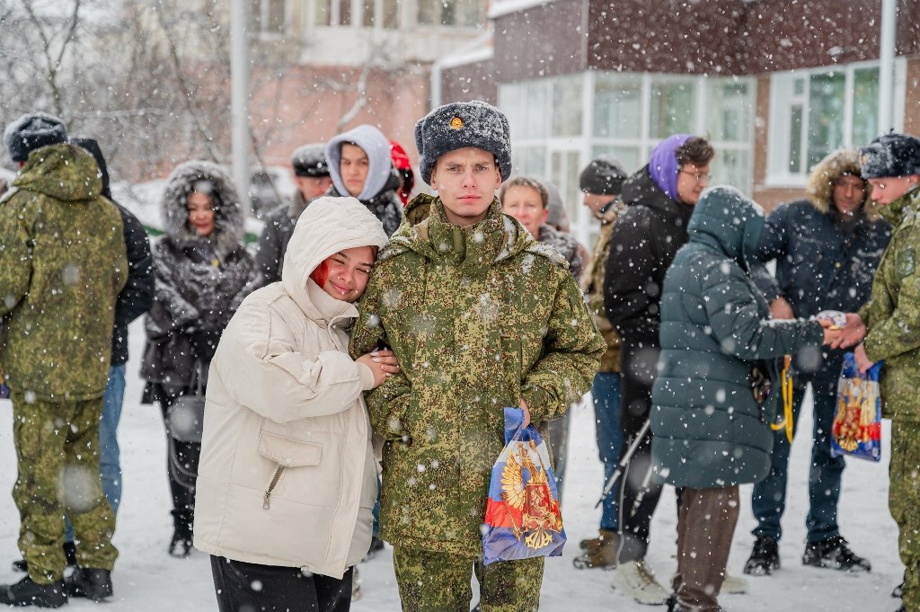 В центре «Подвиг» состоялась торжественная церемония проводов в армию магаданских призывников В центре «Подвиг» состоялась торжественная церемония проводов в армию магаданских призывников
