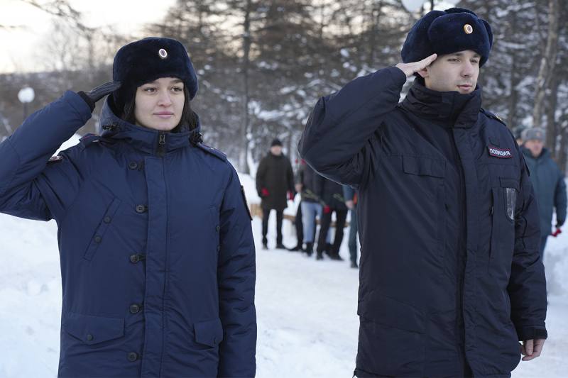 В Магадане полицейские и общественники почтили память воинов, погибших в локальных конфликтах В Магадане полицейские и общественники почтили память воинов, погибших в локальных конфликтах