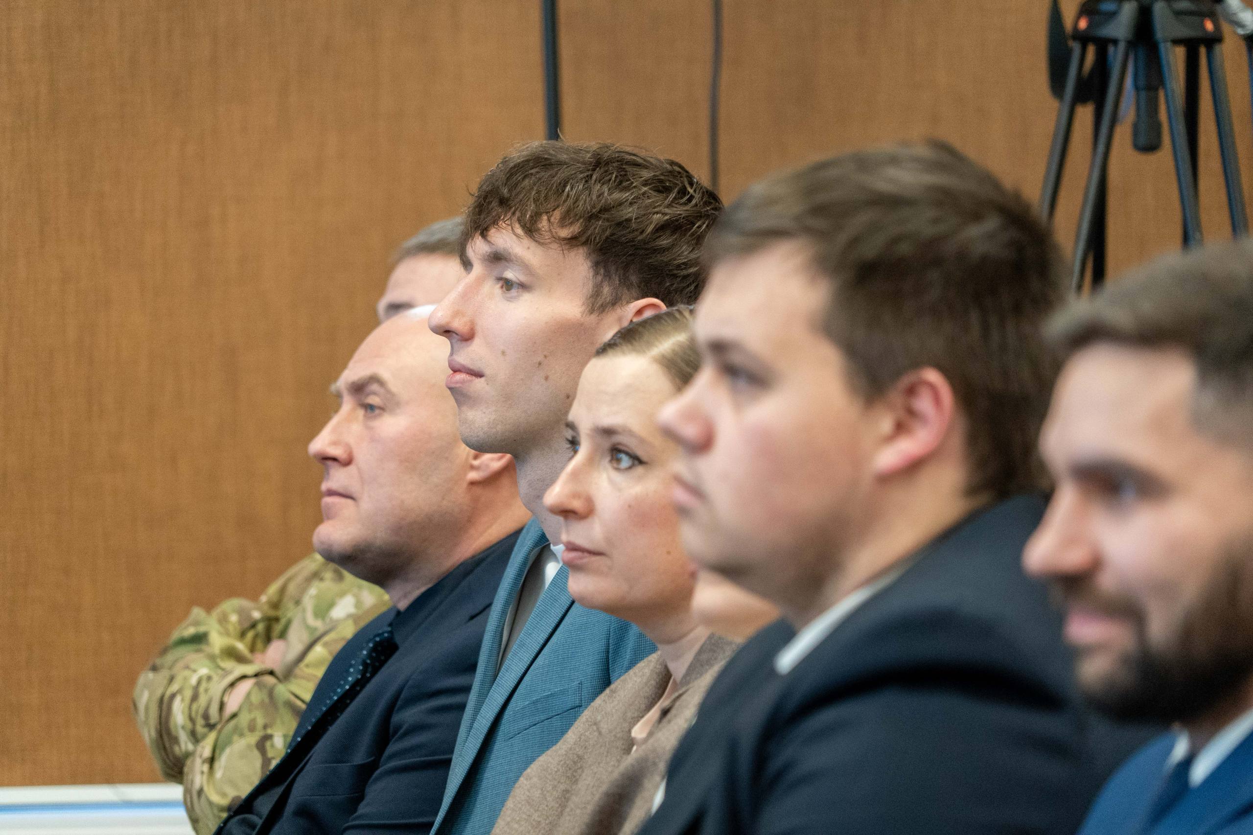 Сергей Носов: Провел прямую линию, ответил на вопросы колымчан: участников спецоперации, общественников, журналистов Сергей Носов: Провел прямую линию, ответил на вопросы колымчан: участников спецоперации, общественников, журналистов