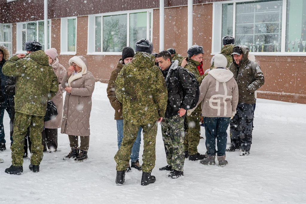 В центре «Подвиг» состоялась торжественная церемония проводов в армию магаданских призывников