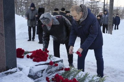 В Магадане полицейские и общественники почтили память воинов, погибших в локальных конфликтах