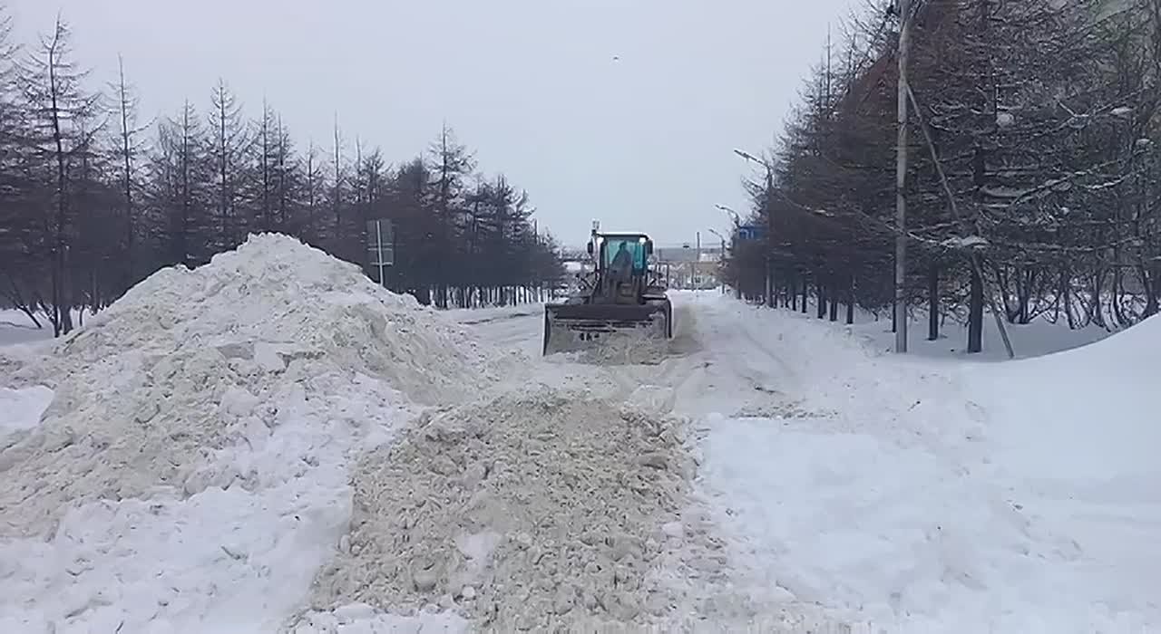 Лариса Поликанова: Порядка 70 единиц спецтехники ГЭЛУД и КЗХ ликвидируют последствия циклона в Магадане