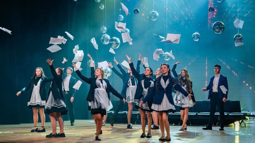 Минпросвещения определило даты выпускных и последних звонков в 2026 году