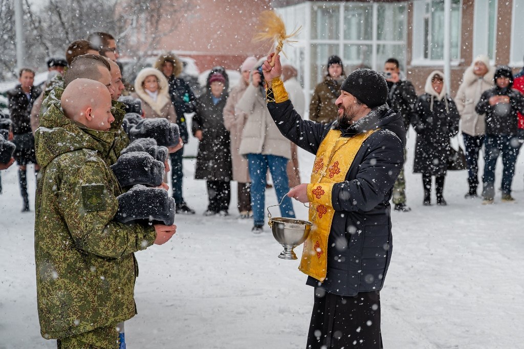 В центре «Подвиг» состоялась торжественная церемония проводов в армию магаданских призывников В центре «Подвиг» состоялась торжественная церемония проводов в армию магаданских призывников