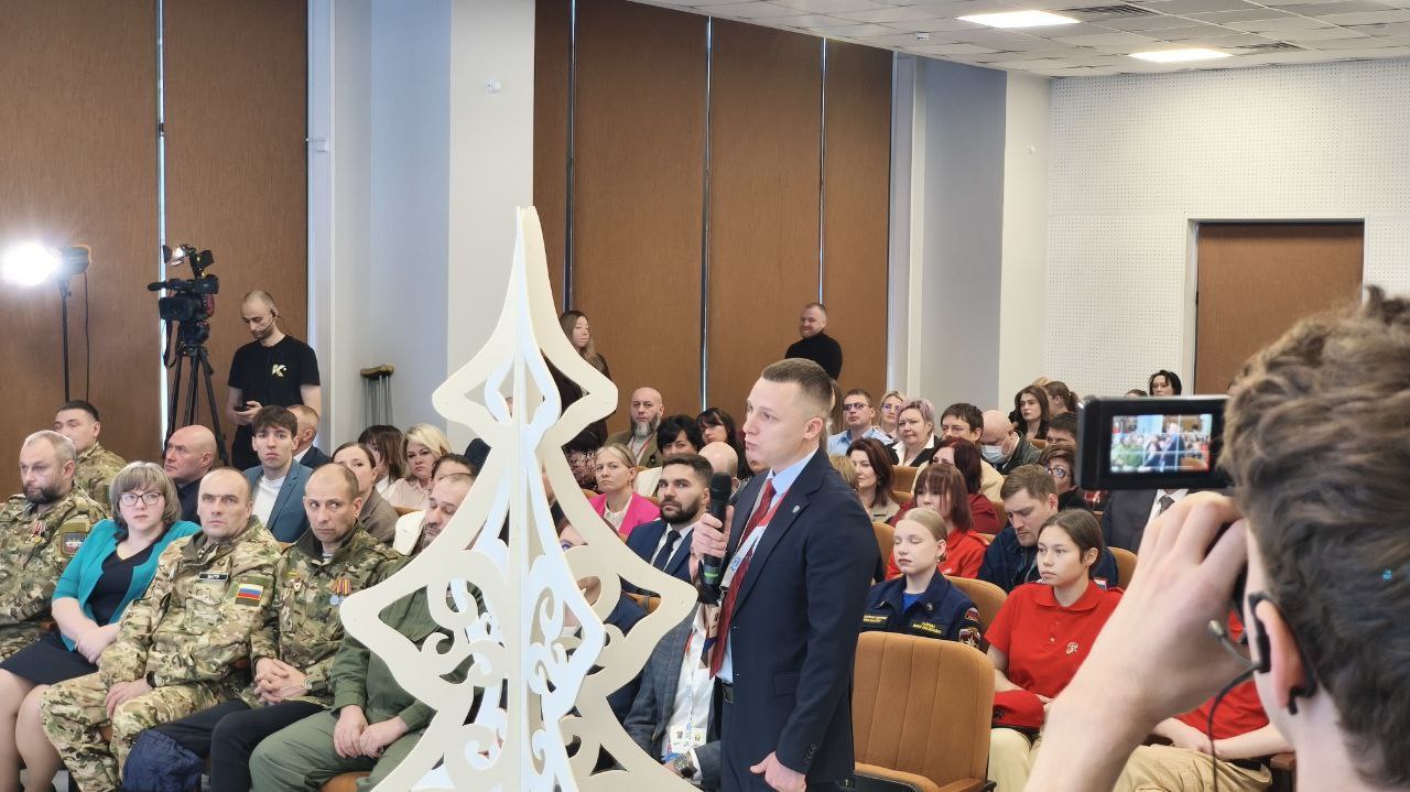 Журналисты, активисты, молодёжь, учителя, врачи, представители профсоюзных и некоммерческих организаций собрались для общения с губернатором Магаданской области Сергеем Носовым по итогам уходящего 2025 года Журналисты, активисты, молодёжь, учителя, врачи, представители профсоюзных и некоммерческих организаций собрались для общения с губернатором Магаданской области Сергеем Носовым по итогам уходящего 2025 года