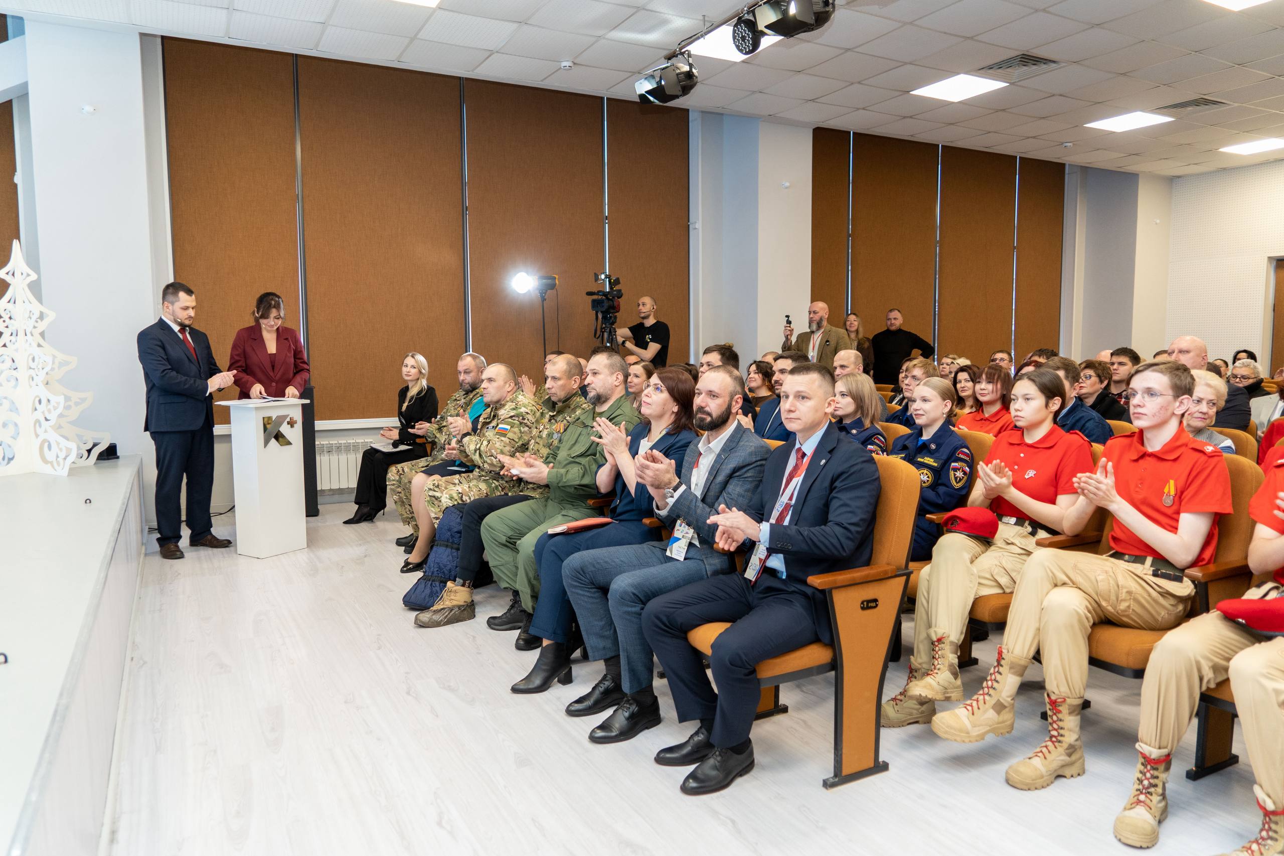 Сергей Носов: Провел прямую линию, ответил на вопросы колымчан: участников спецоперации, общественников, журналистов Сергей Носов: Провел прямую линию, ответил на вопросы колымчан: участников спецоперации, общественников, журналистов