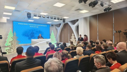 Журналисты, активисты, молодёжь, учителя, врачи, представители профсоюзных и некоммерческих организаций собрались для общения с губернатором Магаданской области Сергеем Носовым по итогам уходящего 2025 года