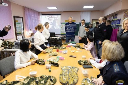 Эксклюзивные подушки с хвоей и рыбные чипсы отправляют колымчане в зону СВО