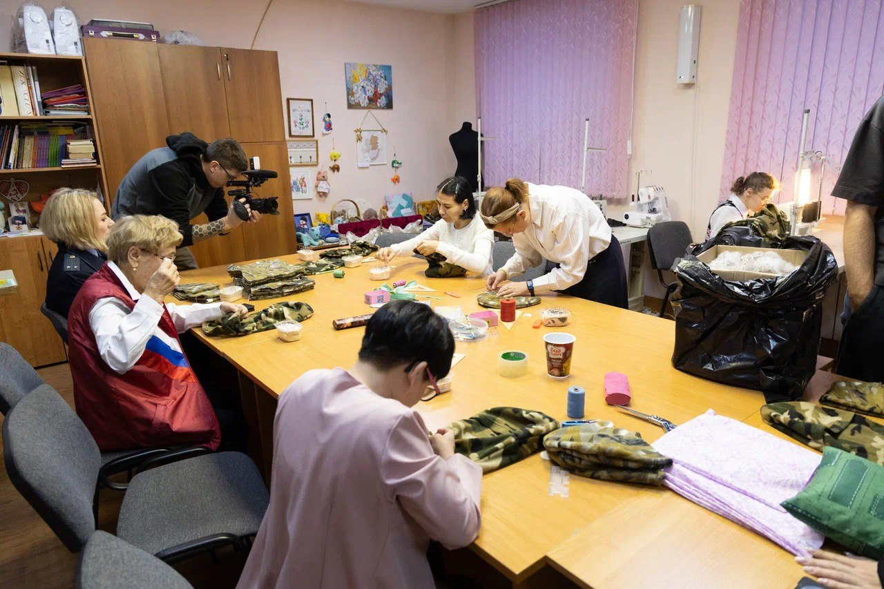 Эксклюзивные подушки с хвоей и рыбные чипсы отправляют колымчане в зону СВО Эксклюзивные подушки с хвоей и рыбные чипсы отправляют колымчане в зону СВО