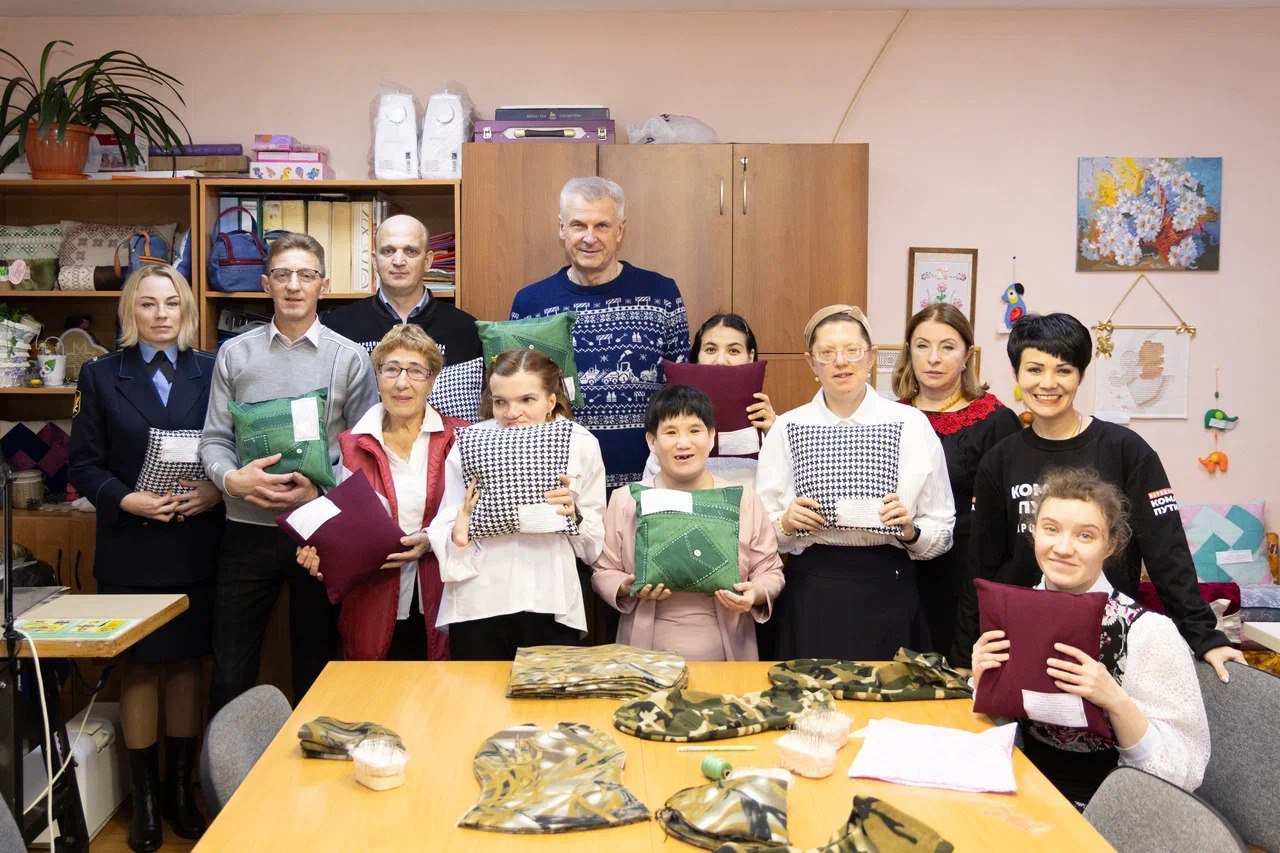 Эксклюзивные подушки с хвоей и рыбные чипсы отправляют колымчане в зону СВО Эксклюзивные подушки с хвоей и рыбные чипсы отправляют колымчане в зону СВО