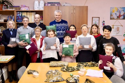 Сергей Носов: В Магаданской области организовали производство особых подушек для наших бойцов на передовой