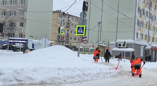 Лариса Поликанова: Вчера на расчистке дорог и вывозе снега в двухсменном режиме работало около 60 единиц техники учреждений ГЭЛУД и КЗХ