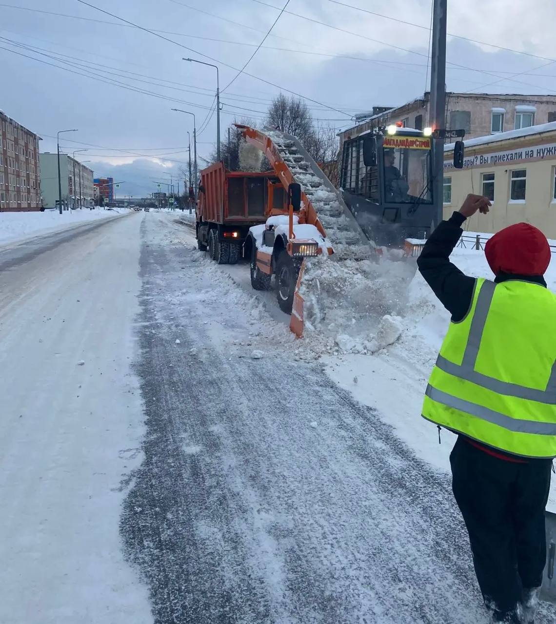 Лариса Поликанова: Подрядчик усилил работу по расчистке микрорайонов Лариса Поликанова: Подрядчик усилил работу по расчистке микрорайонов