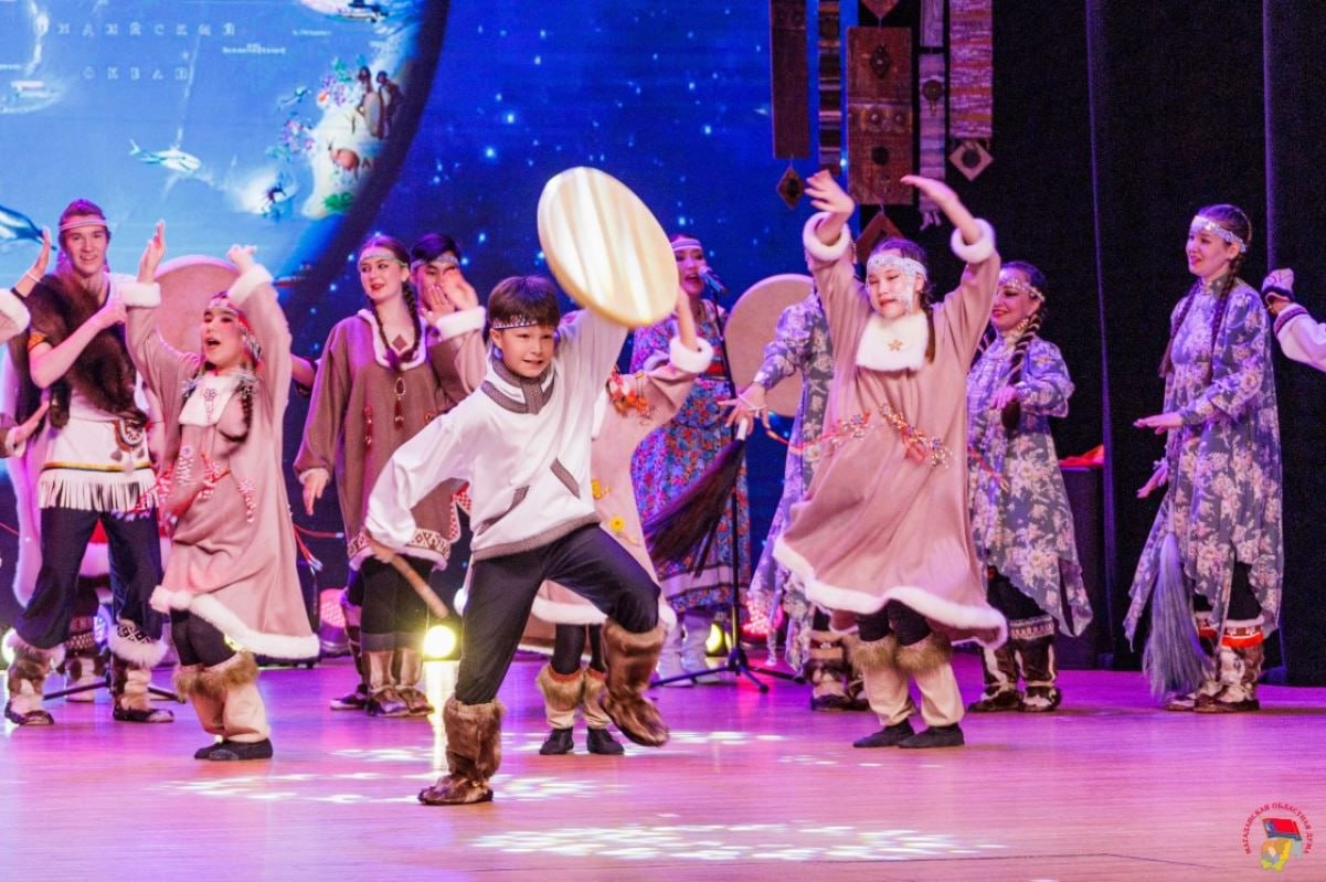 Неповторимыми концертами отметили 45-летие ансамбля «Энэр» в Магадане Неповторимыми концертами отметили 45-летие ансамбля «Энэр» в Магадане