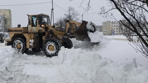 Городские службы продолжают расчистку Магадана от мощного циклона