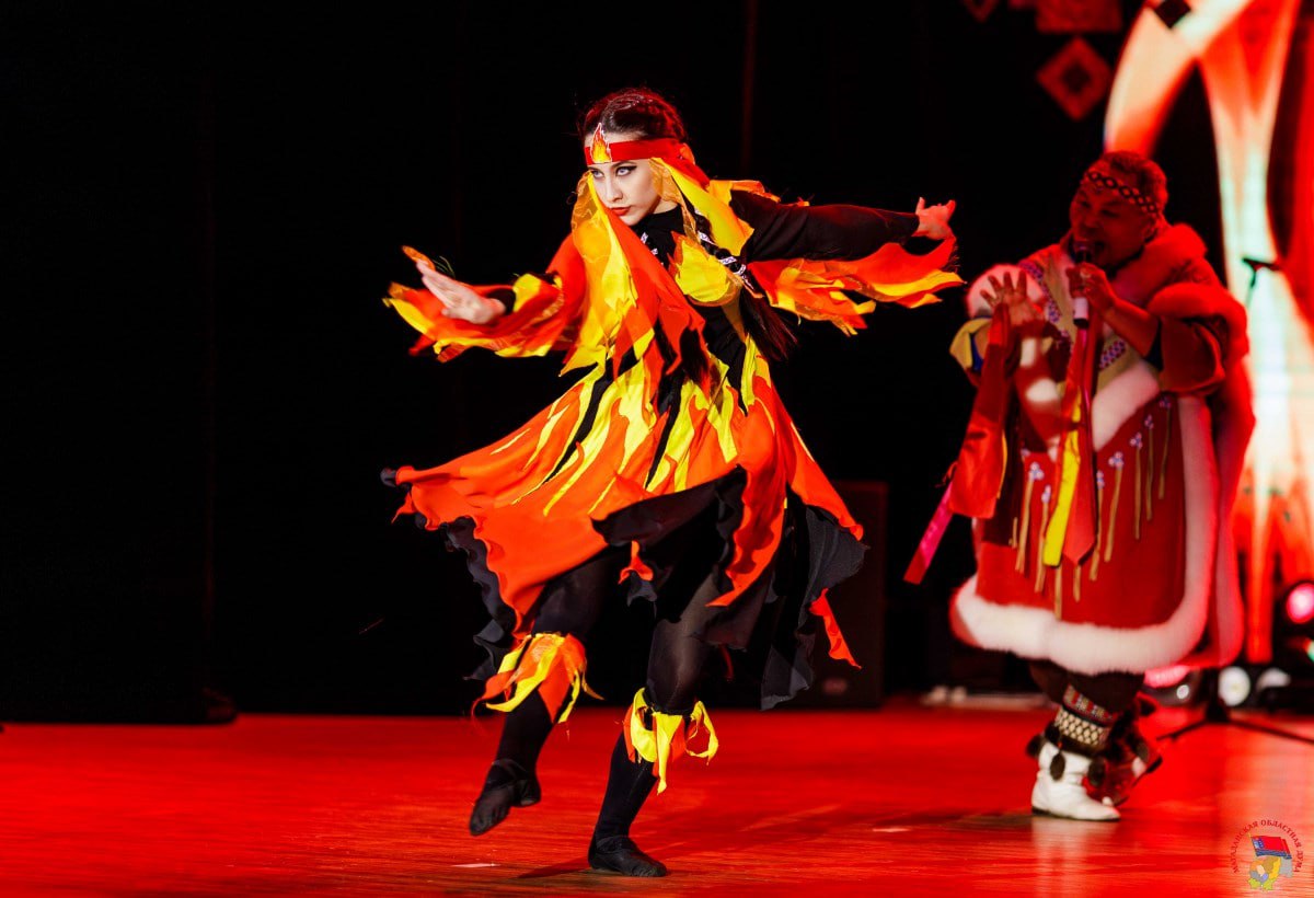 Неповторимыми концертами отметили 45-летие ансамбля «Энэр» в Магадане Неповторимыми концертами отметили 45-летие ансамбля «Энэр» в Магадане