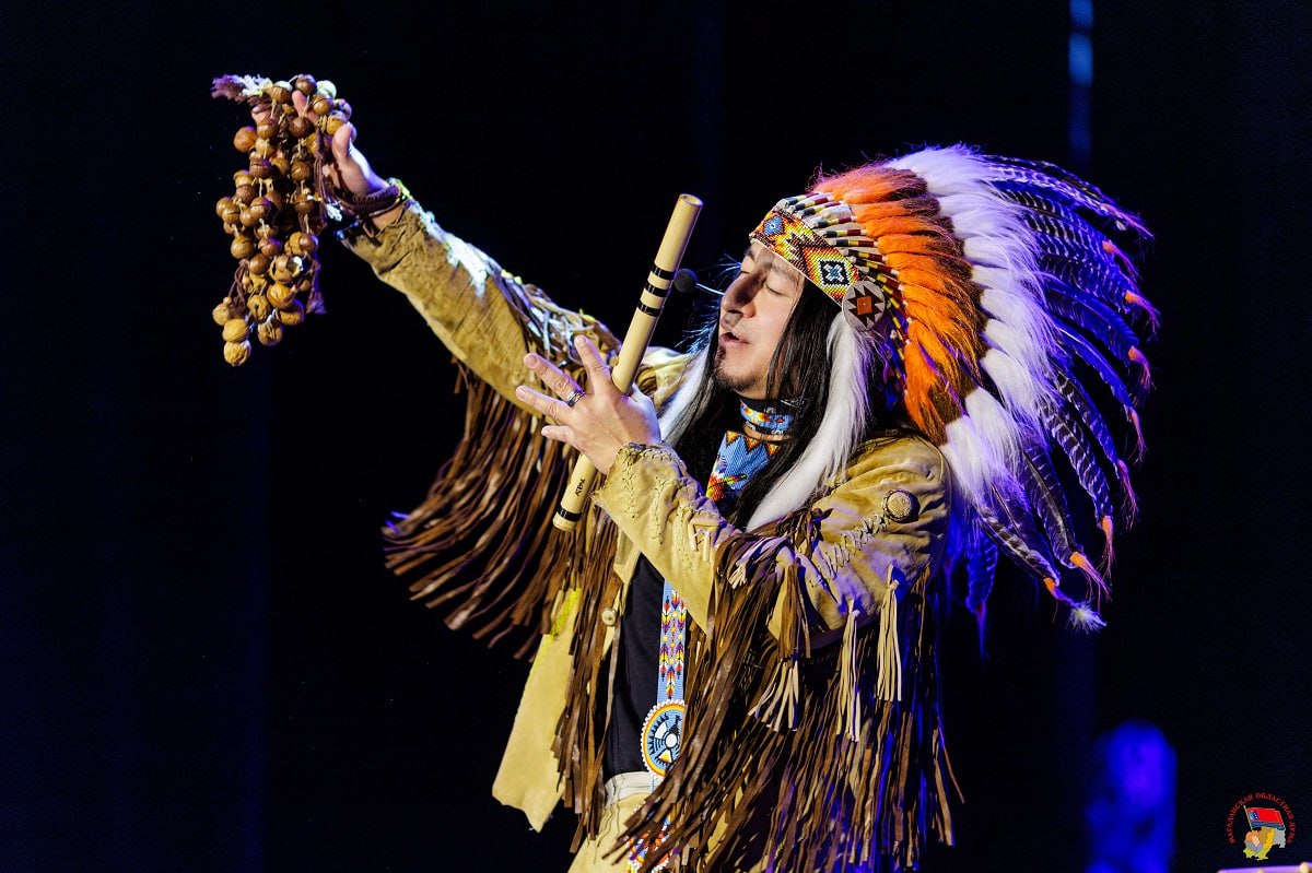 Неповторимыми концертами отметили 45-летие ансамбля «Энэр» в Магадане Неповторимыми концертами отметили 45-летие ансамбля «Энэр» в Магадане