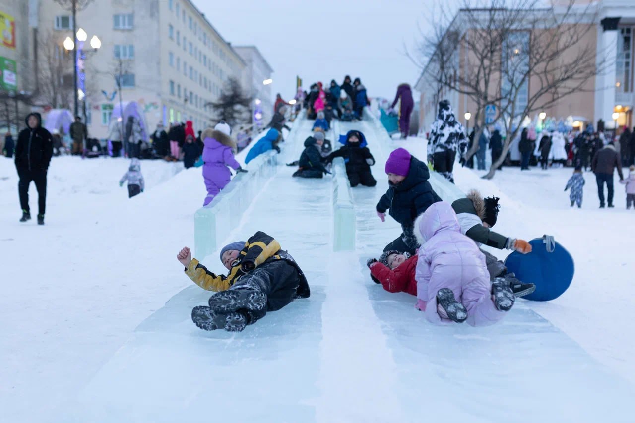 О безопасности на снежных горках напомнили колымчанам