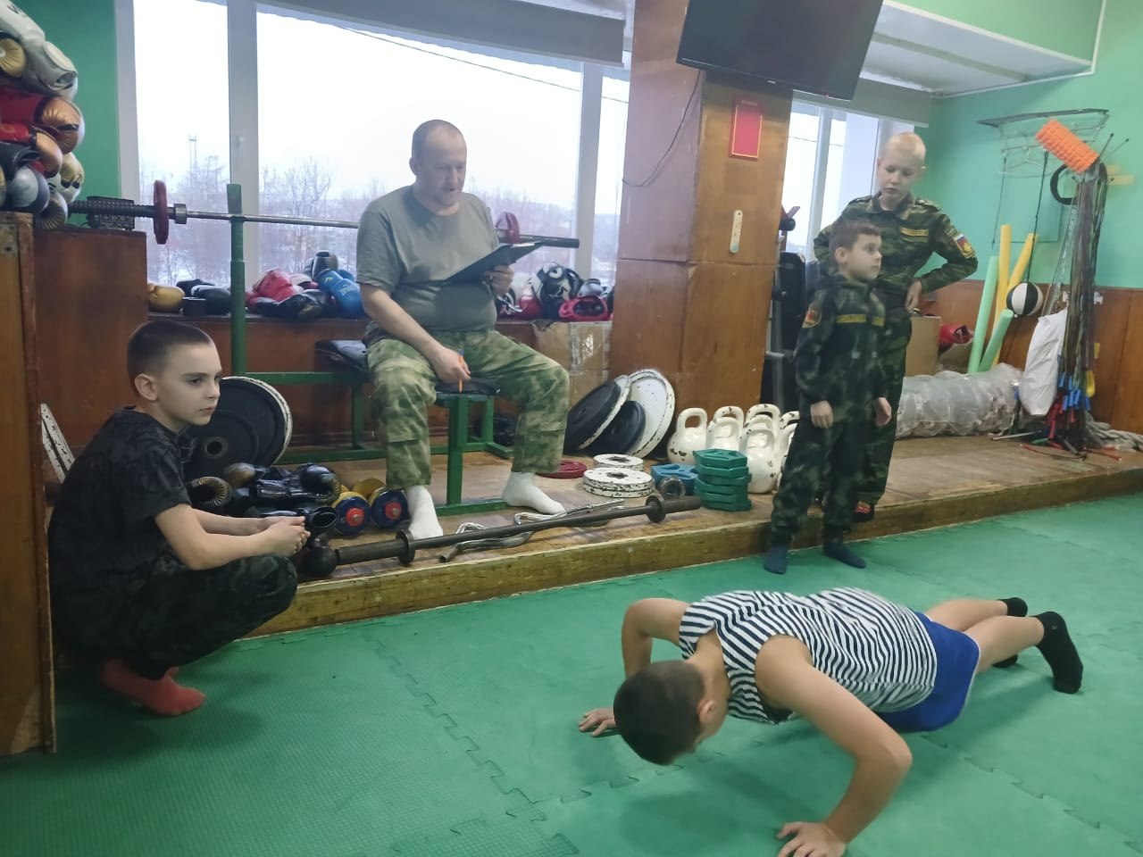 Традиционное военно-спортивное многоборье провели для школьников в магаданском центре «Подвиг» Традиционное военно-спортивное многоборье провели для школьников в магаданском центре «Подвиг»