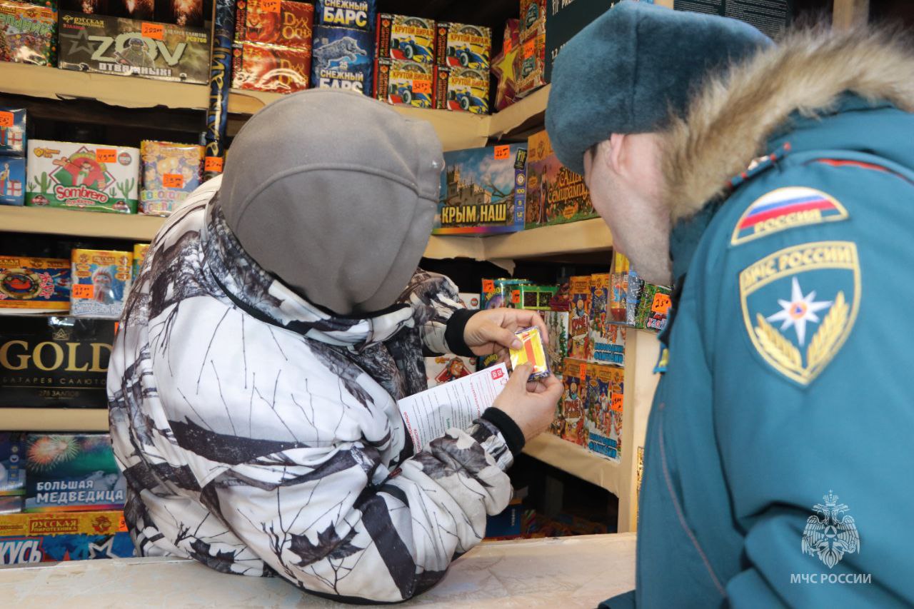 Профилактические мероприятия в местах продажи пиротехники Профилактические мероприятия в местах продажи пиротехники