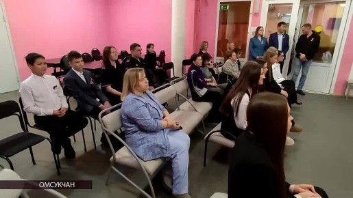 13 школьникам в Омсукчане вручили первые паспорта