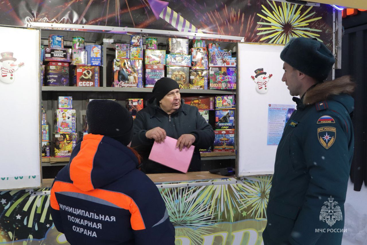 Профилактические мероприятия в местах продажи пиротехники Профилактические мероприятия в местах продажи пиротехники