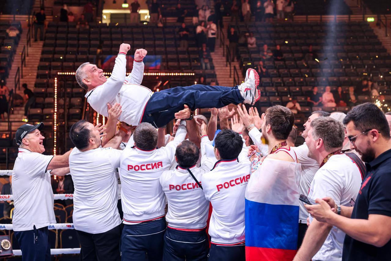 Российские боксеры установили исторический рекорд, завоевав семь золотых медалей на Чемпионате мира в Дубае Российские боксеры установили исторический рекорд, завоевав семь золотых медалей на Чемпионате мира в Дубае