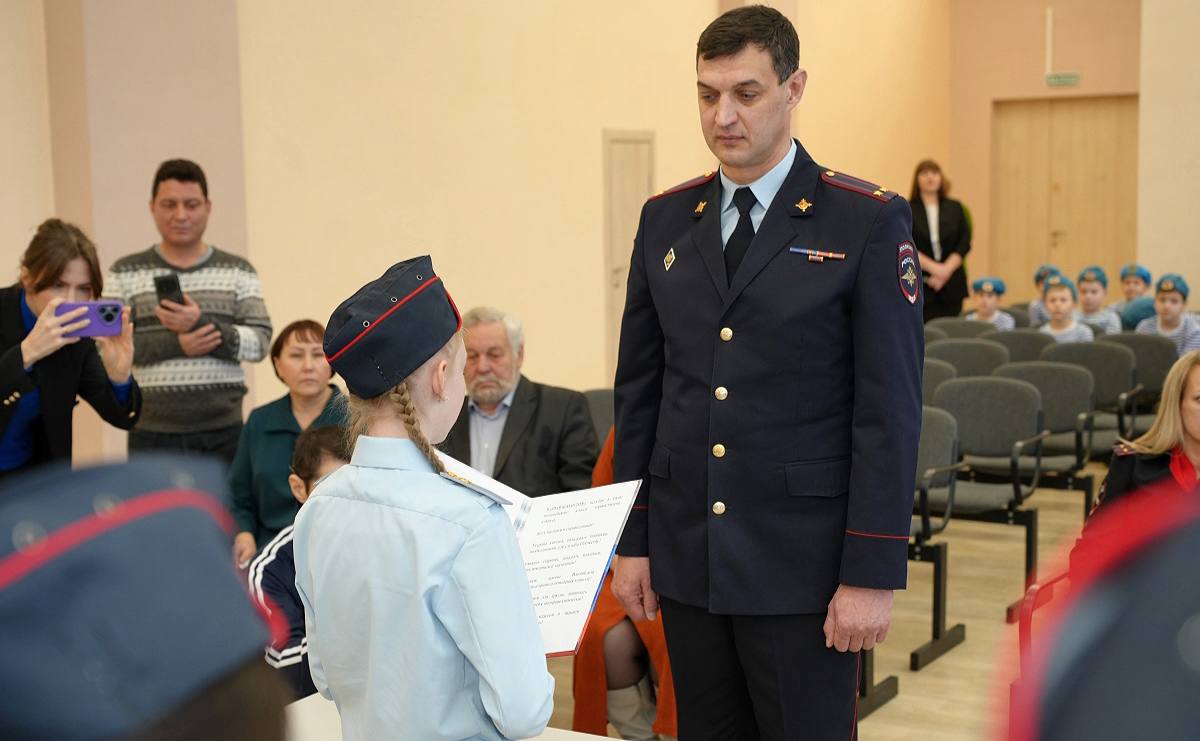В Магаданской области состоялась тожественная церемония посвящения в кадеты учащихся полицейского класса В Магаданской области состоялась тожественная церемония посвящения в кадеты учащихся полицейского класса