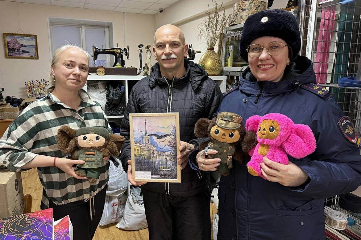 12345. Полицейские Магадана приняли участие в благотворительной акции в поддержку бойцов СВО В преддверии Нового года сотрудники УМВД России по Магаданской области совместно с ветеранами органов внутренних дел, членами... 12345. Полицейские Магадана приняли участие в благотворительной акции в поддержку бойцов СВО В преддверии Нового года сотрудники УМВД России по Магаданской области совместно с ветеранами органов внутренних дел, членами...