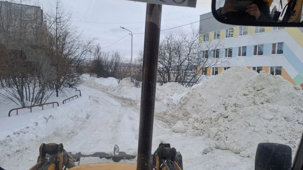 Лариса Поликанова: Продолжается интенсивная работа по расчистке нашего города от снега Лариса Поликанова: Продолжается интенсивная работа по расчистке нашего города от снега