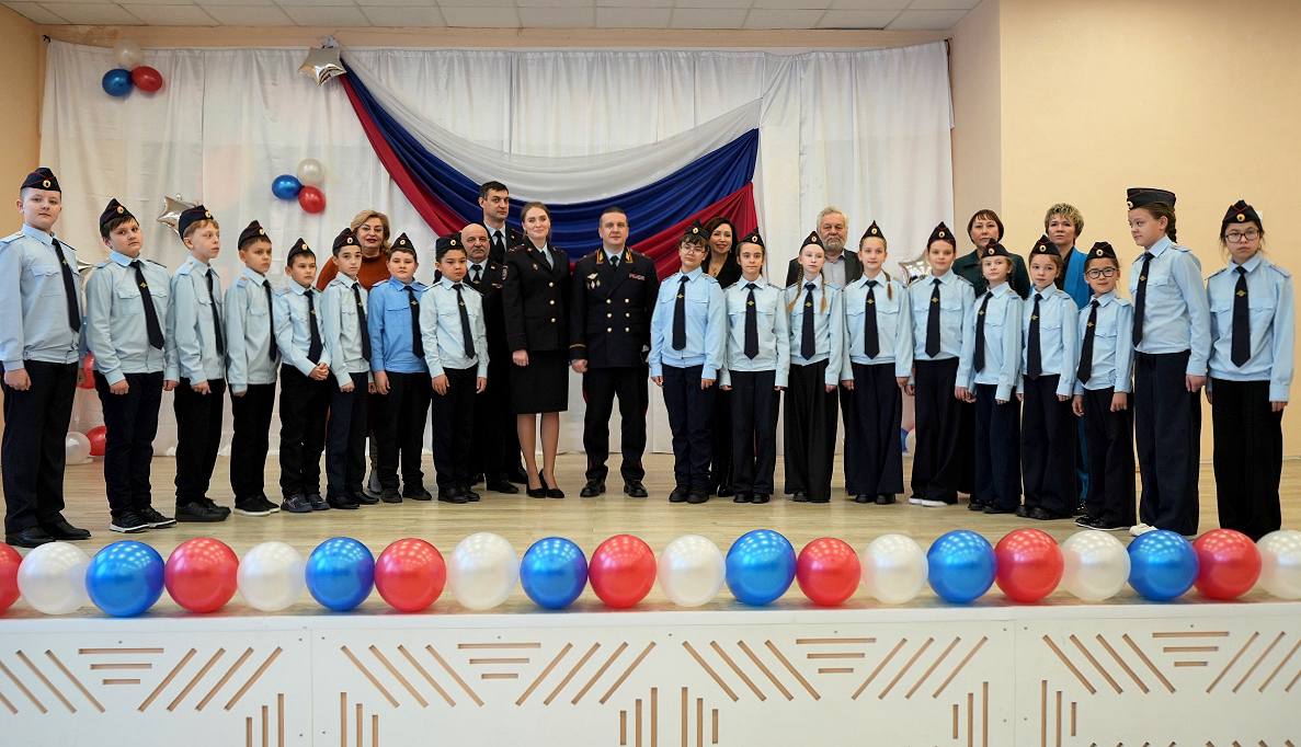 В Магаданской области состоялась тожественная церемония посвящения в кадеты учащихся полицейского класса В Магаданской области состоялась тожественная церемония посвящения в кадеты учащихся полицейского класса