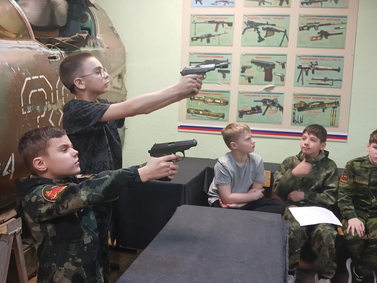 Традиционное военно-спортивное многоборье провели для школьников в магаданском центре «Подвиг» Традиционное военно-спортивное многоборье провели для школьников в магаданском центре «Подвиг»