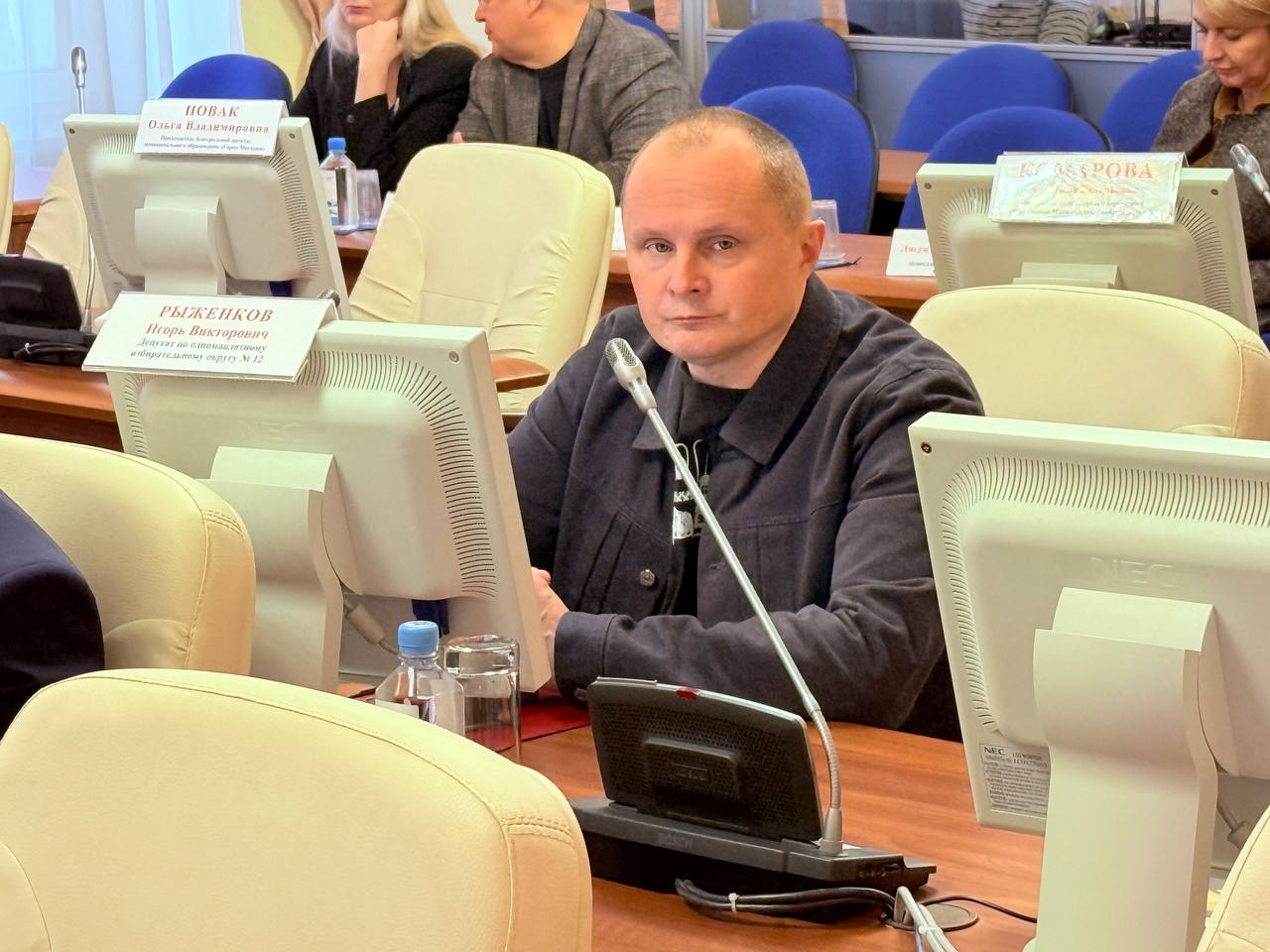 В Магаданской городской Думе прошло заседание постоянной депутатской комиссии по бюджету и вопросам экономического развития, на котором были рассмотрены девять проектов решения Магаданской городской Думы по различным... В Магаданской городской Думе прошло заседание постоянной депутатской комиссии по бюджету и вопросам экономического развития, на котором были рассмотрены девять проектов решения Магаданской городской Думы по различным...